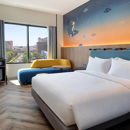 Готель Ibis Styles Semarang Simpang Lima Екстер'єр фото