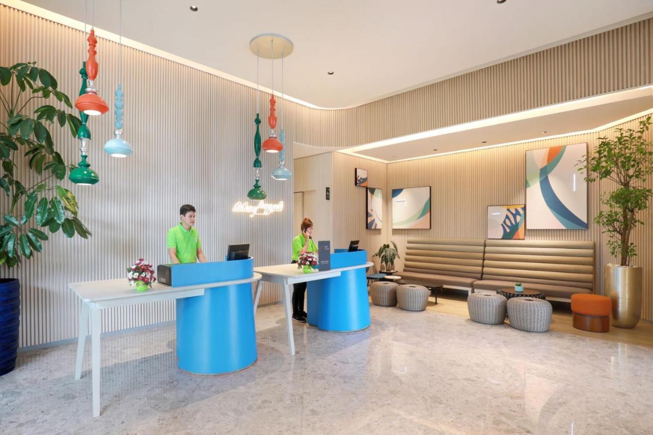 Готель Ibis Styles Semarang Simpang Lima Екстер'єр фото