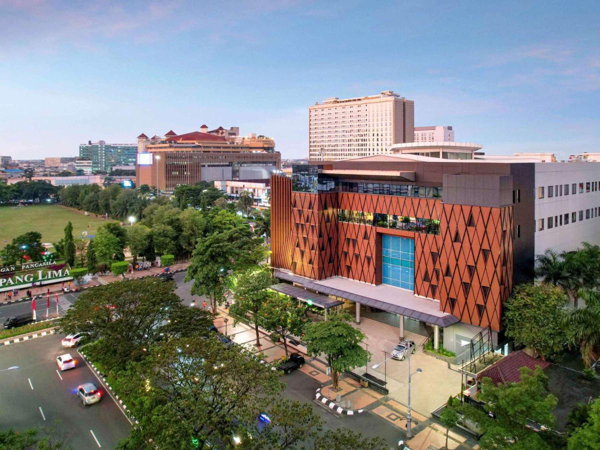 Готель Ibis Styles Semarang Simpang Lima Екстер'єр фото