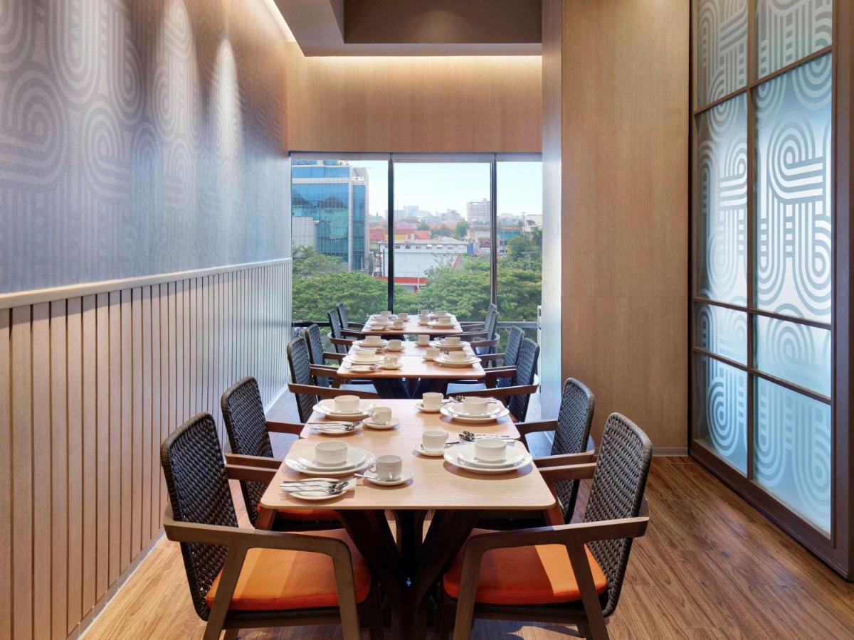 Готель Ibis Styles Semarang Simpang Lima Екстер'єр фото