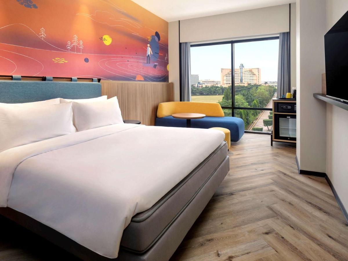 Готель Ibis Styles Semarang Simpang Lima Екстер'єр фото