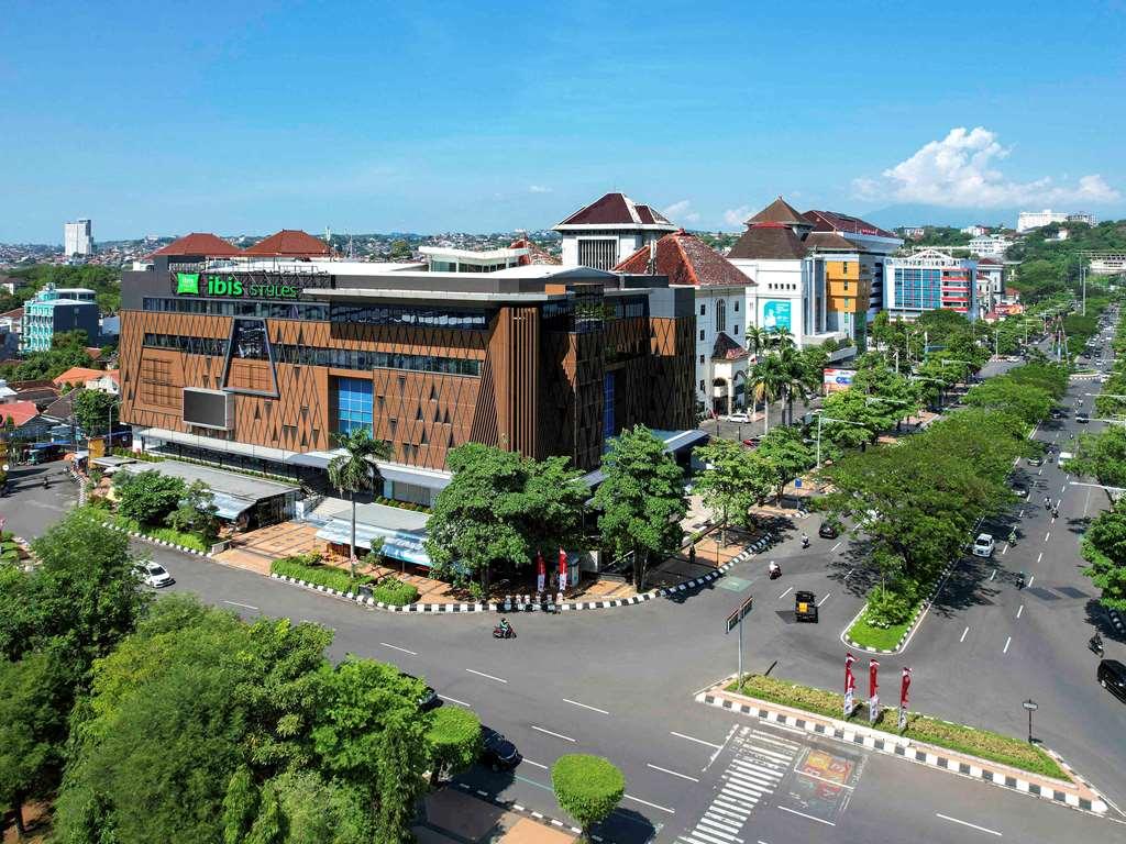 Готель Ibis Styles Semarang Simpang Lima Екстер'єр фото